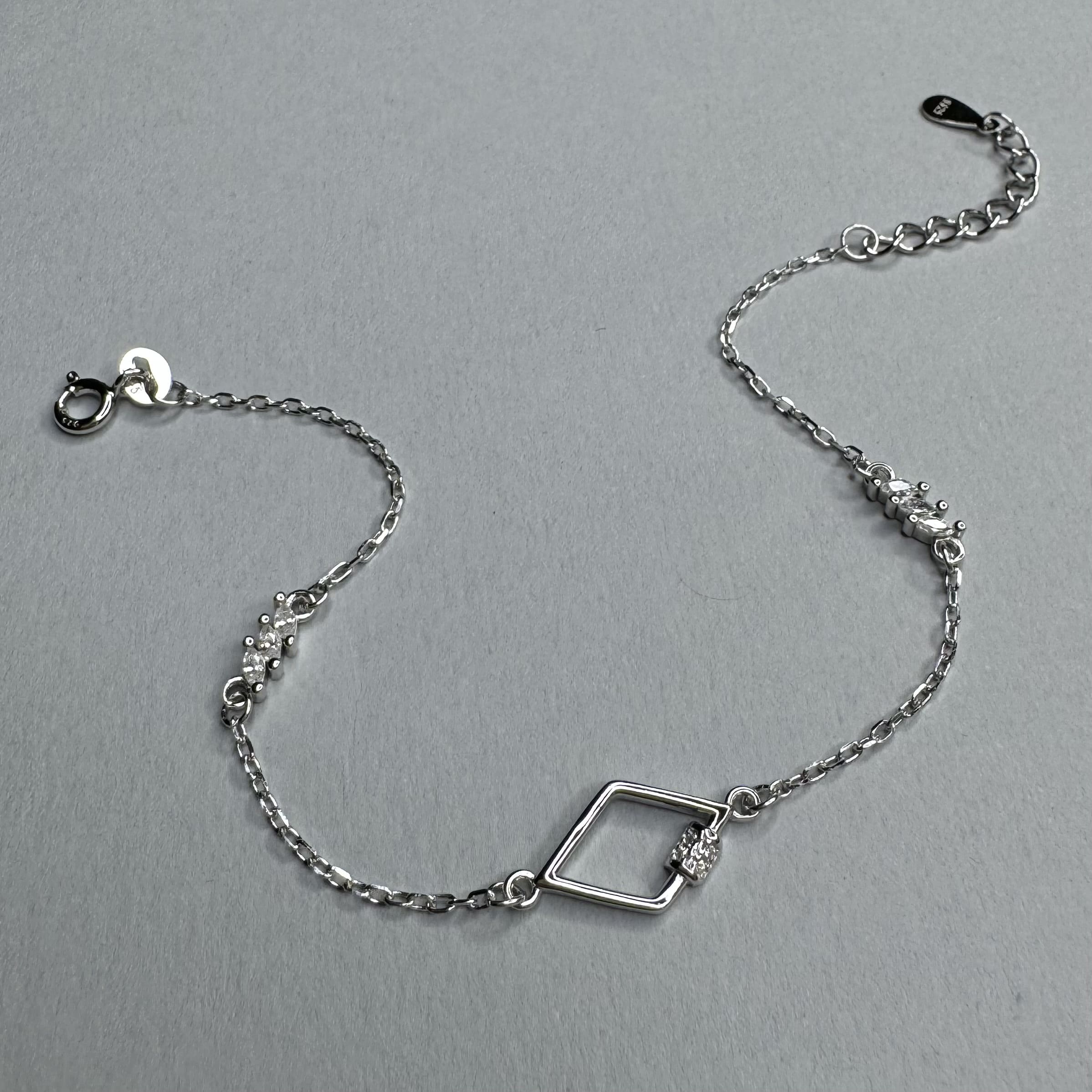 SREBRNA NARUKVICA REINA