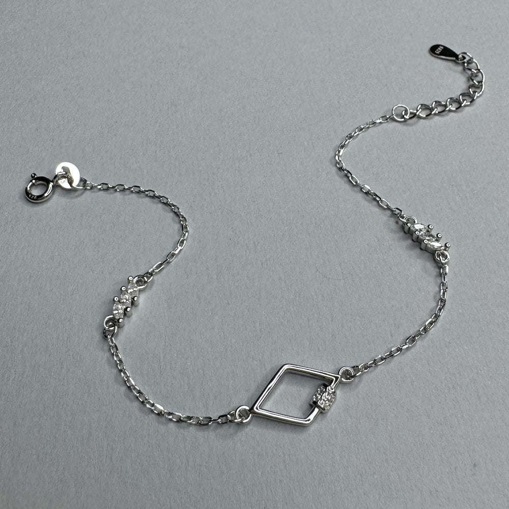 SREBRNA NARUKVICA REINA