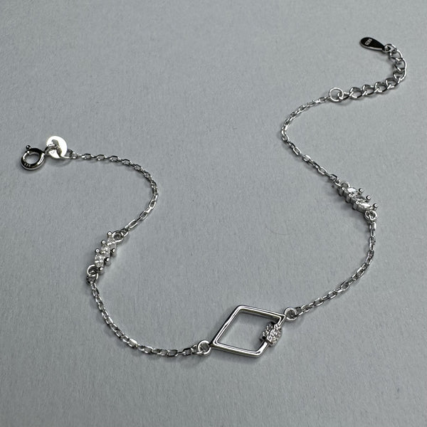 SREBRNA NARUKVICA REINA