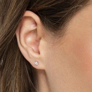 SREBRNE NAUŠNICE KIRA ZIRCON 4mm